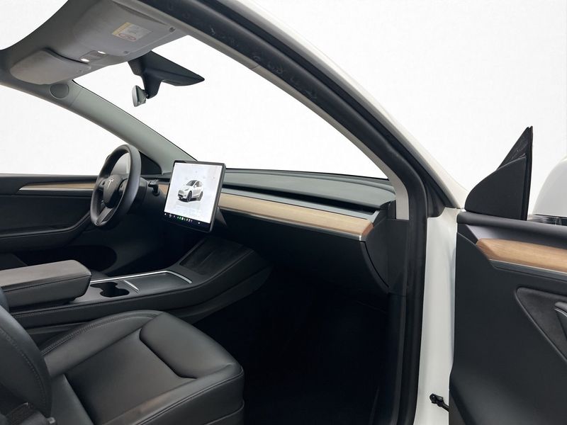Tesla Model Y bild 16