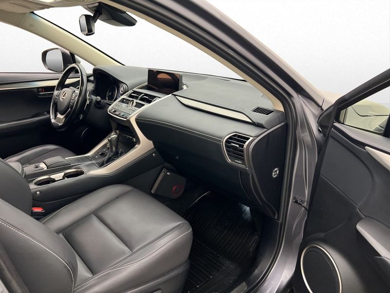 Lexus NX bild 26
