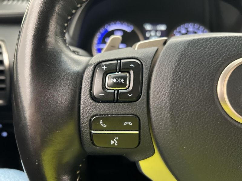 Lexus NX bild 16