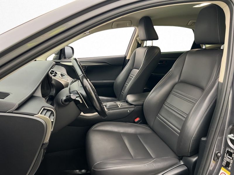 Lexus NX bild 11
