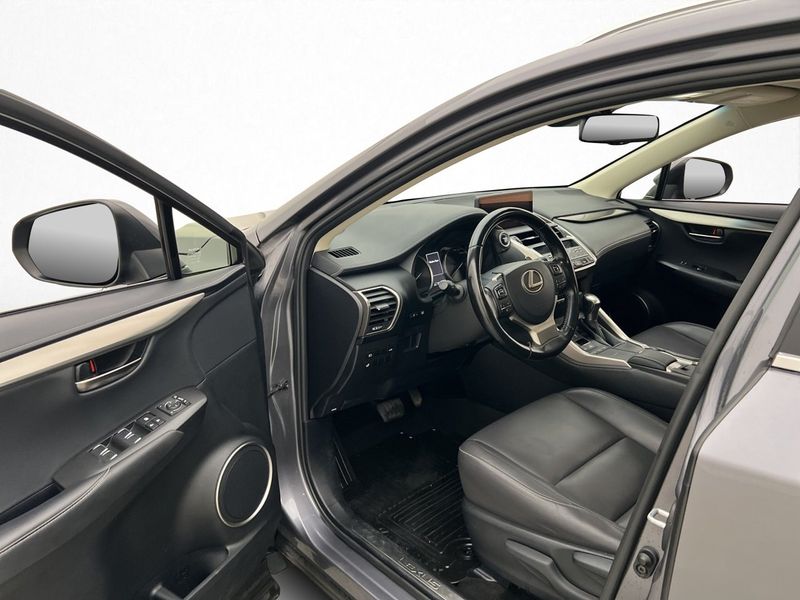 Lexus NX bild 10