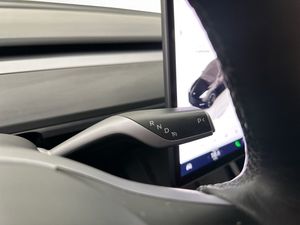 Tesla Model Y bild 18