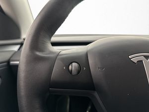 Tesla Model Y bild 15