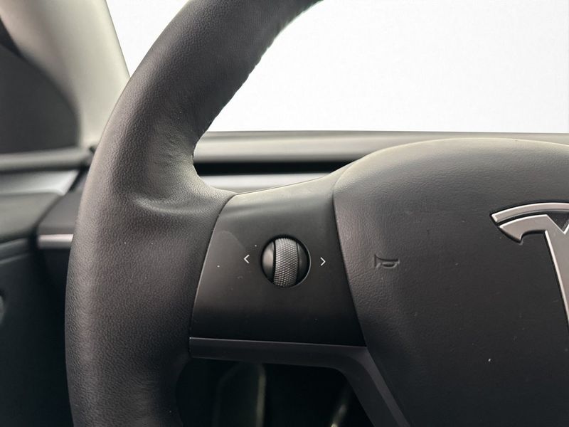 Tesla Model Y bild 15