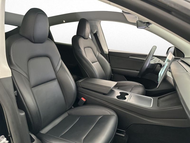 Tesla Model Y bild 27