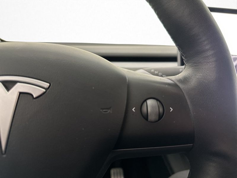 Tesla Model Y bild 16