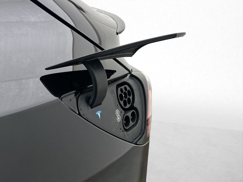 Tesla Model Y bild 32