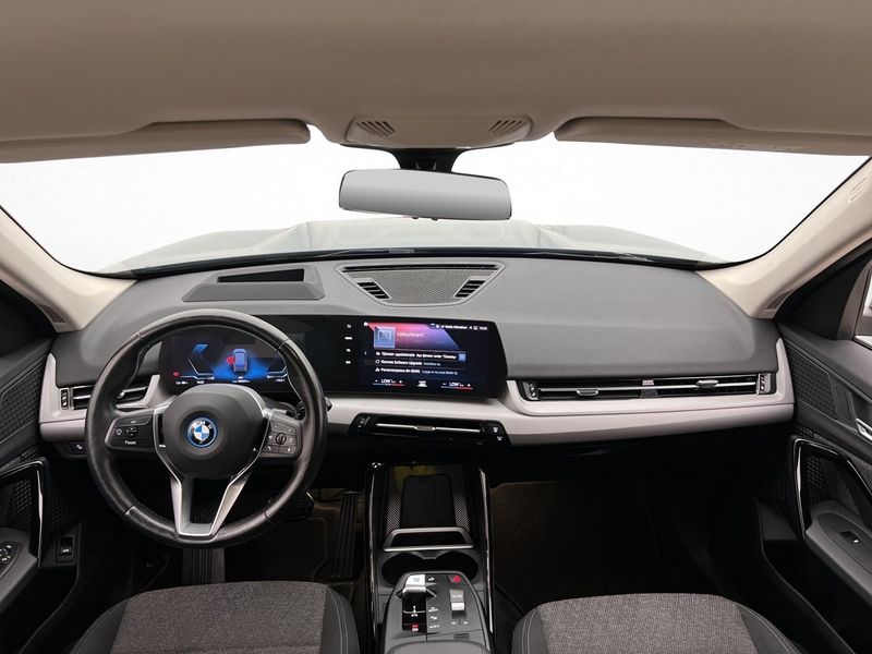 BMW iX1 bild 12
