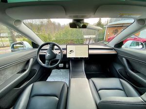 Tesla Model 3 bild 7