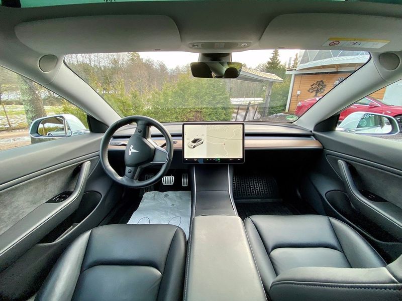 Tesla Model 3 bild 7