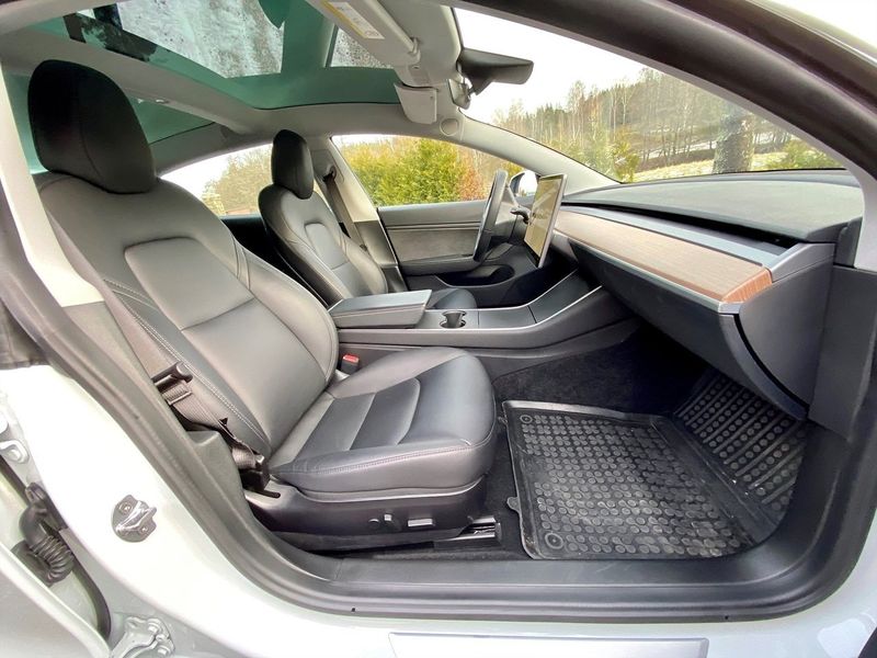 Tesla Model 3 bild 11