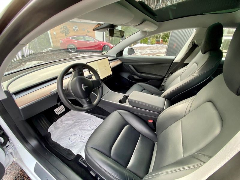 Tesla Model 3 bild 13