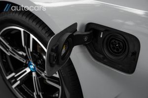 BMW 330 bild 9