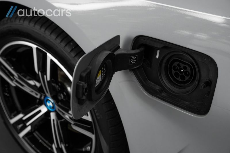 BMW 330 bild 9
