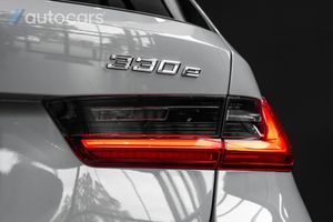 BMW 330 bild 16