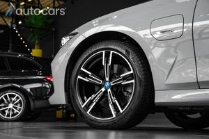 BMW 330 bild 10