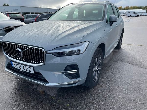 Volvo XC60 T6 Recharge Core Bright plug in - 2025