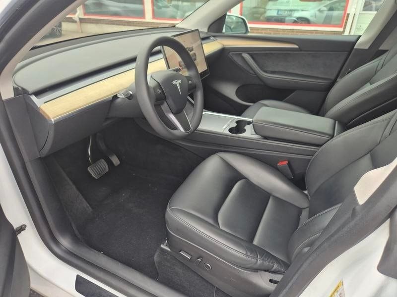 Tesla Model Y bild 2