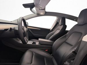 Tesla Model Y bild 16