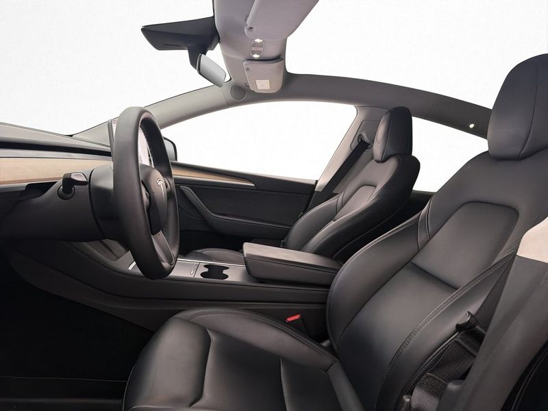 Tesla Model Y bild 16