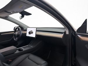 Tesla Model Y bild 32