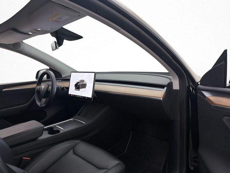 Tesla Model Y bild 32