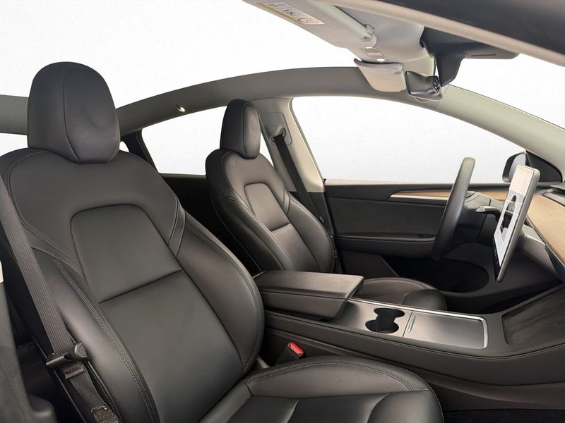 Tesla Model Y bild 31