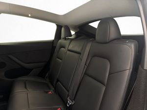 Tesla Model Y bild 33