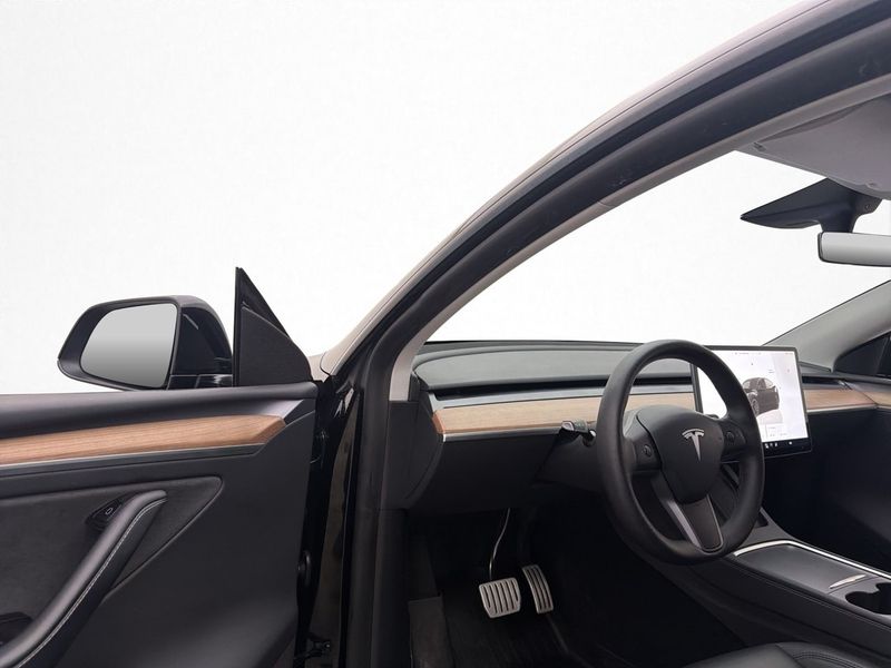 Tesla Model Y bild 15