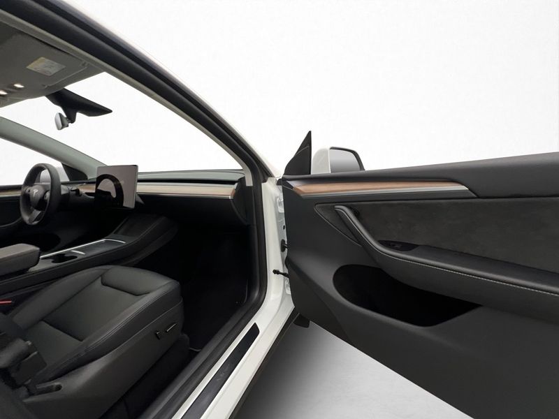 Tesla Model Y bild 20
