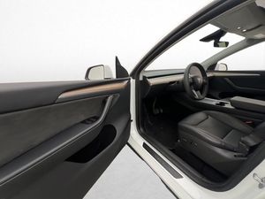 Tesla Model Y bild 9