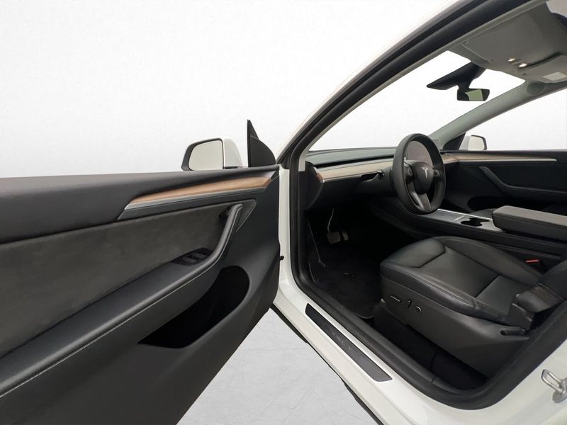 Tesla Model Y bild 9