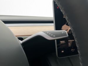 Tesla Model Y bild 26