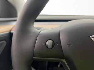 Tesla Model Y bild 12