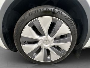 Tesla Model Y bild 28