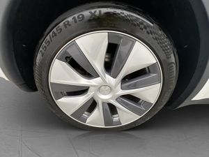 Tesla Model Y bild 30