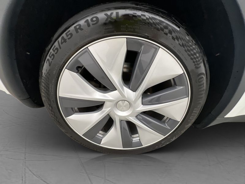 Tesla Model Y bild 30