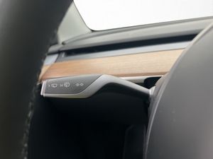 Tesla Model Y bild 25