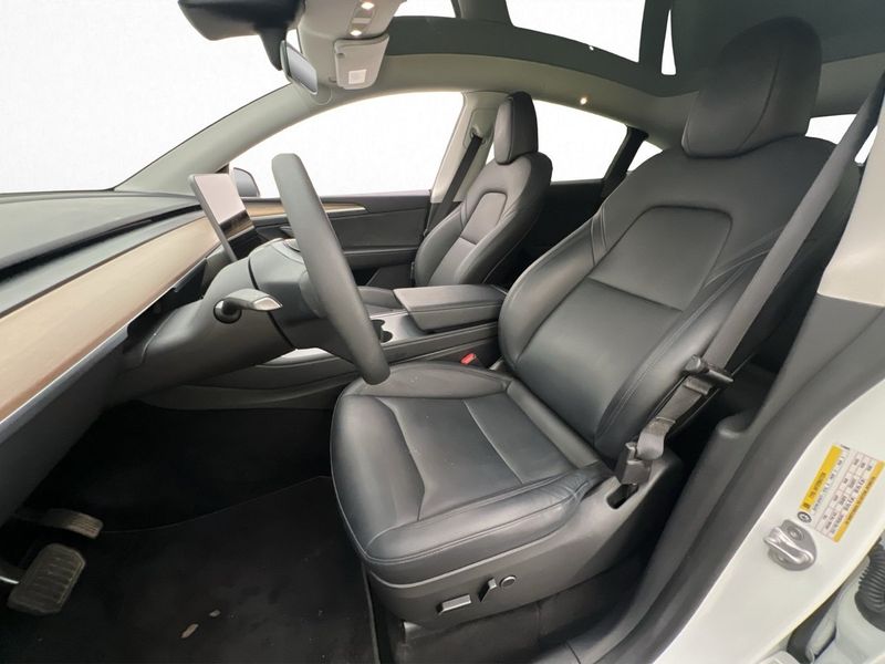 Tesla Model Y bild 10