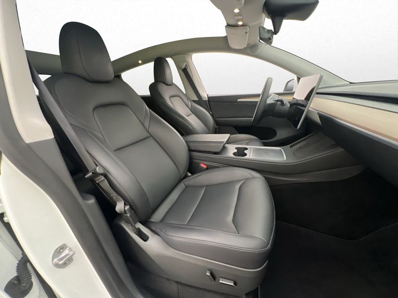 Tesla Model Y bild 21