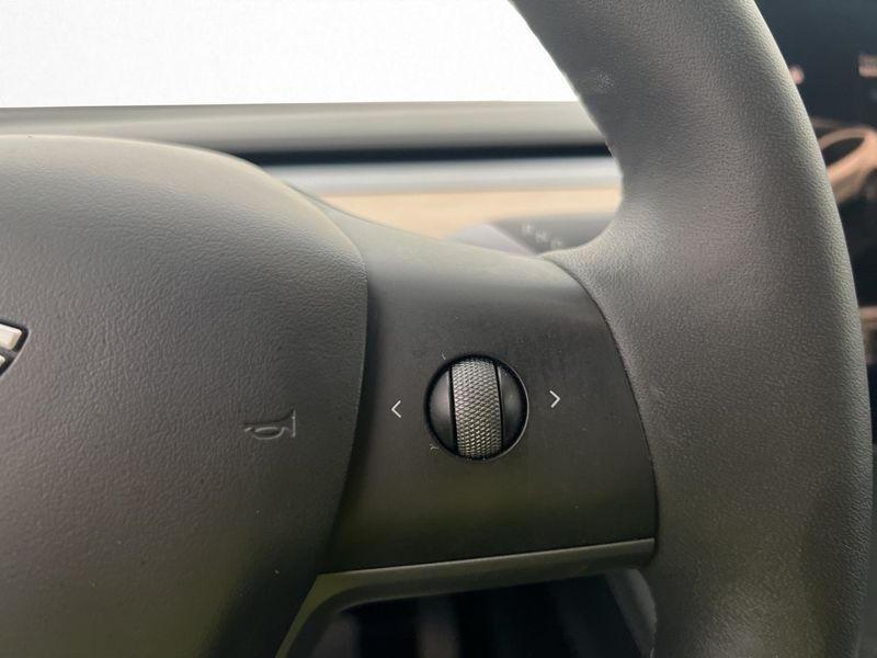 Tesla Model Y bild 14