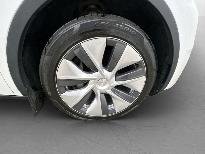 Tesla Model Y bild 33