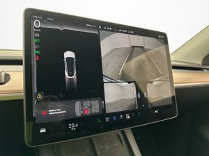 Tesla Model Y bild 17