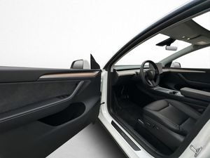 Tesla Model Y bild 10