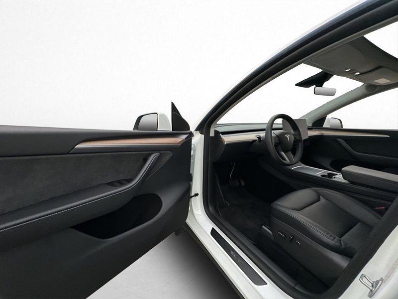 Tesla Model Y bild 10