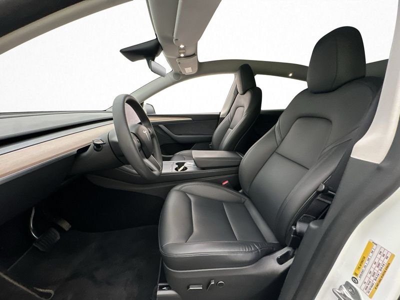 Tesla Model Y bild 11