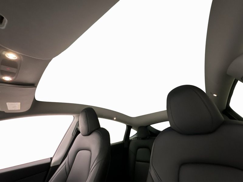 Tesla Model Y bild 12
