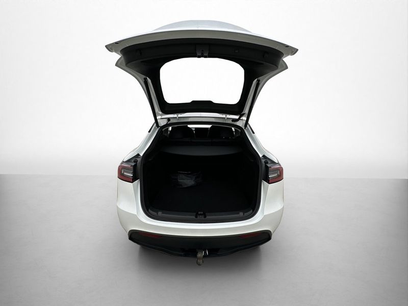 Tesla Model Y bild 27