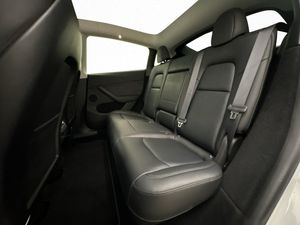 Tesla Model Y bild 26