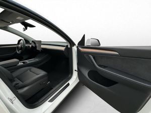 Tesla Model Y bild 24